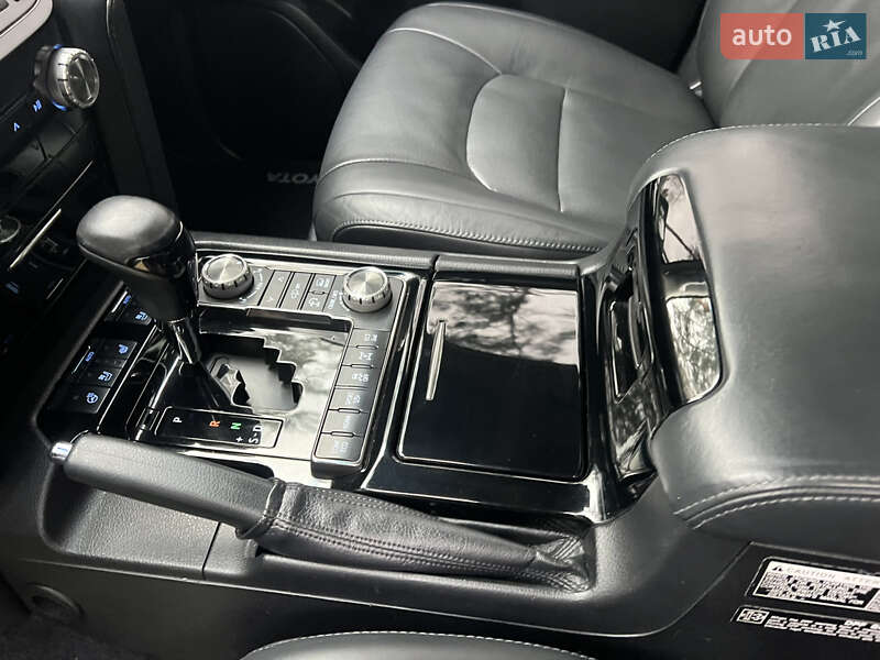 Внедорожник / Кроссовер Toyota Land Cruiser 2015 в Киеве