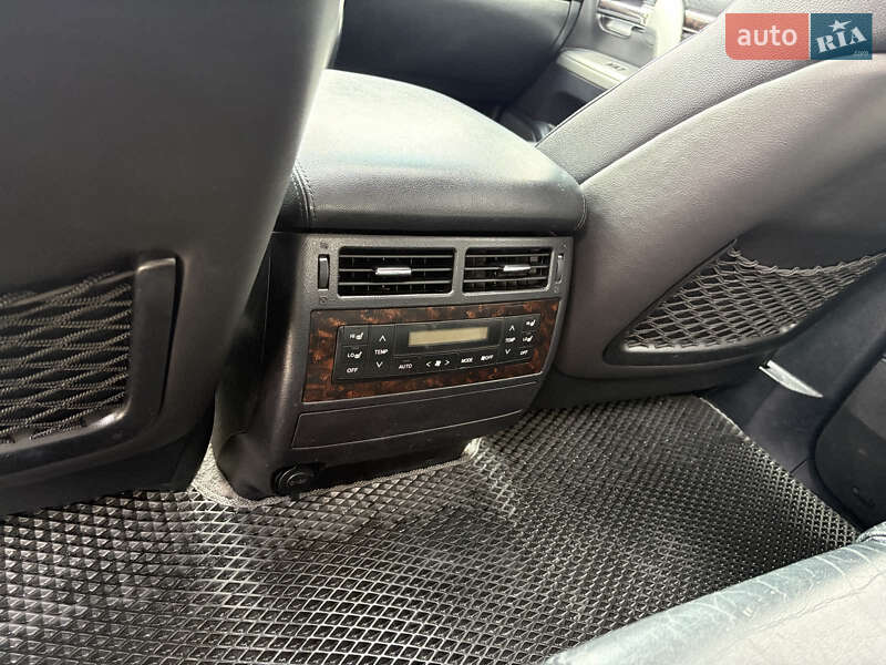 Внедорожник / Кроссовер Toyota Land Cruiser 2012 в Каменец-Подольском