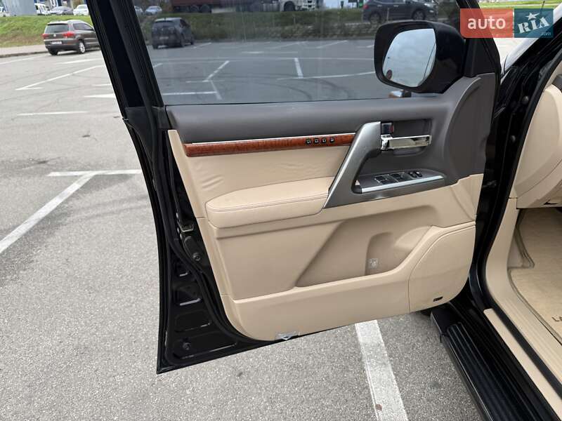 Внедорожник / Кроссовер Toyota Land Cruiser 2013 в Киеве фото 32 Внедорожник / Кроссовер Toyota Land Cruiser 2013 в Киеве