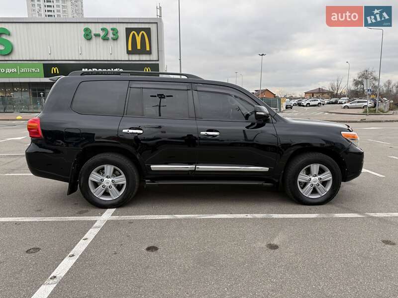 Внедорожник / Кроссовер Toyota Land Cruiser 2013 в Киеве фото 21 Внедорожник / Кроссовер Toyota Land Cruiser 2013 в Киеве