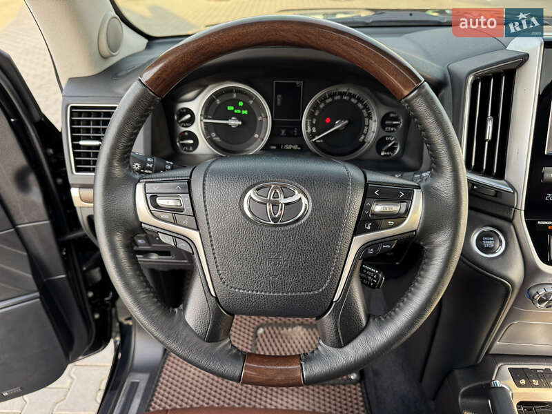 Внедорожник / Кроссовер Toyota Land Cruiser 2017 в Николаеве