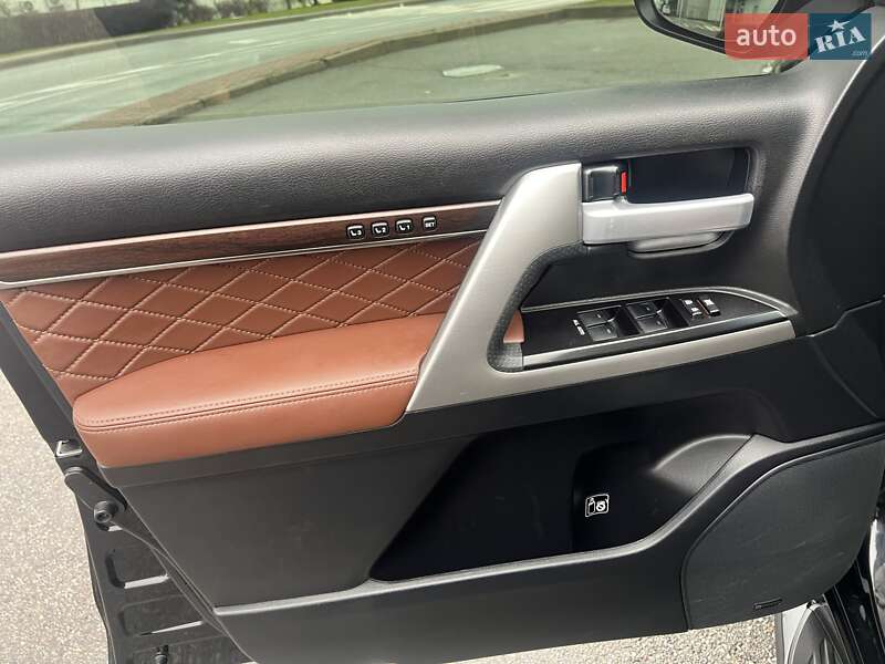 Внедорожник / Кроссовер Toyota Land Cruiser 2018 в Киеве фото 20 Внедорожник / Кроссовер Toyota Land Cruiser 2018 в Киеве