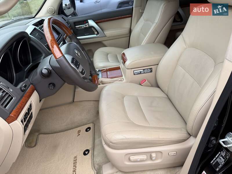 Позашляховик / Кросовер Toyota Land Cruiser 2013 в Києві