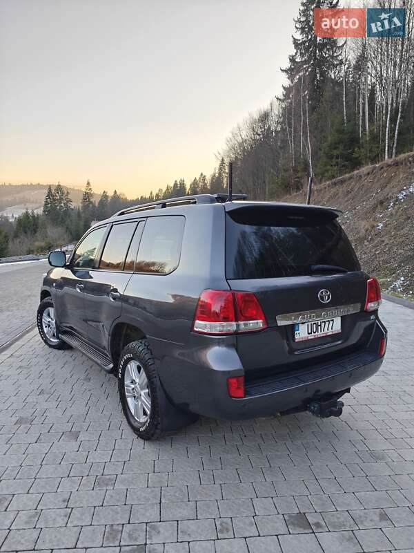 Внедорожник / Кроссовер Toyota Land Cruiser 2011 в Нижнем Студеном