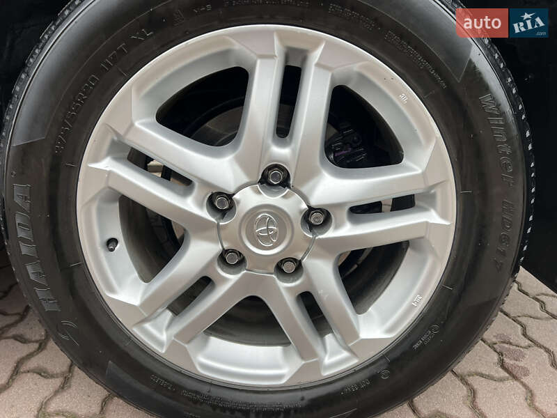 Внедорожник / Кроссовер Toyota Land Cruiser 2007 в Черновцах