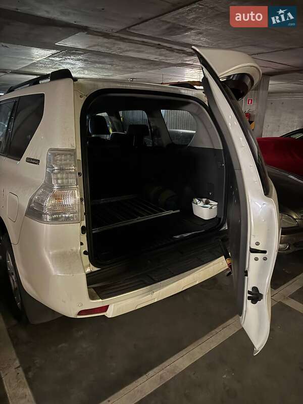 Внедорожник / Кроссовер Toyota Land Cruiser 2011 в Киеве