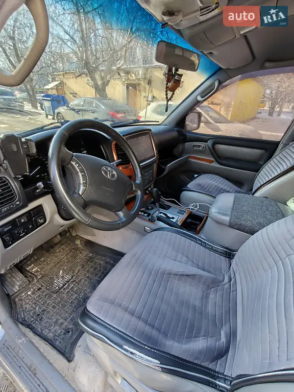 Toyota Land Cruiser 2004