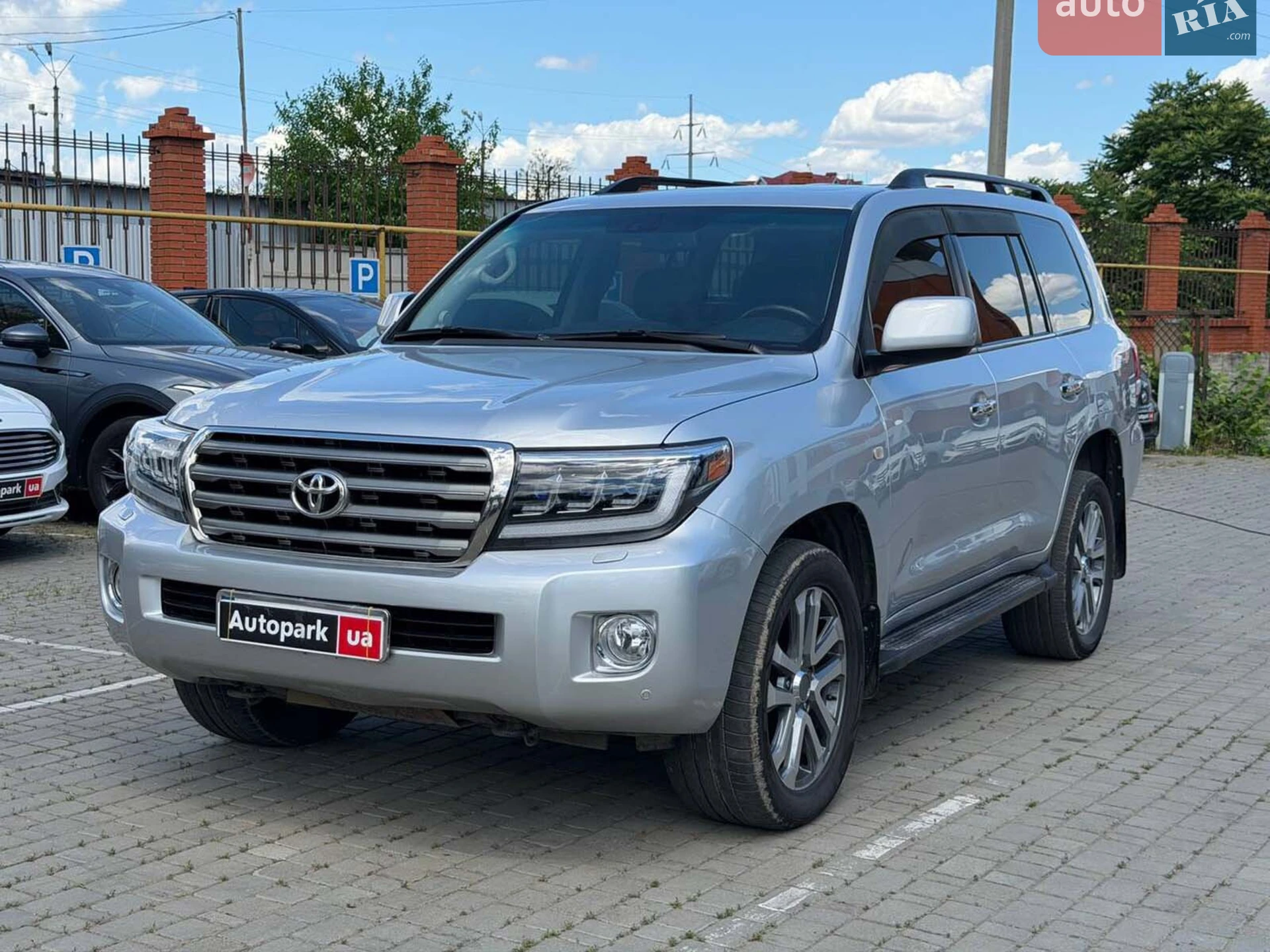 2010 Toyota Land Cruiser - фото 1