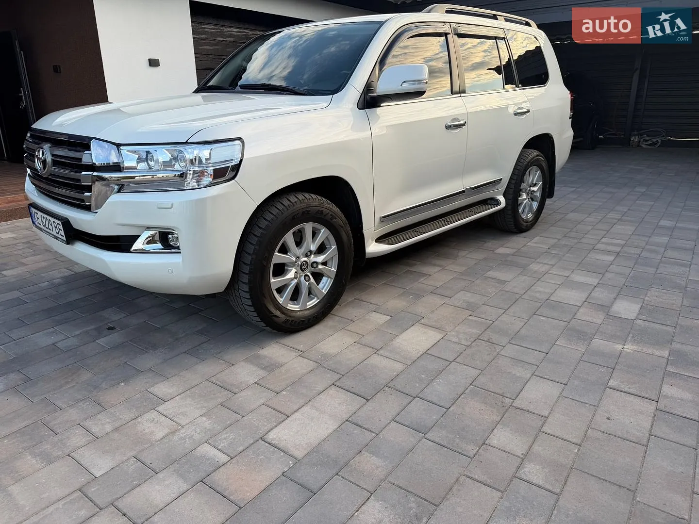 Toyota Land Cruiser 2019 VIN JTMCV05JX04275903 фото оголошення 5 з 32