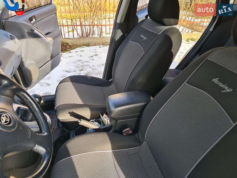 Хетчбек Toyota Matrix 2004 в Чернівцях