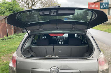 Хэтчбек Toyota Matrix 2005 в 