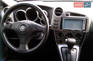 Хэтчбек Toyota Matrix 2004 в 