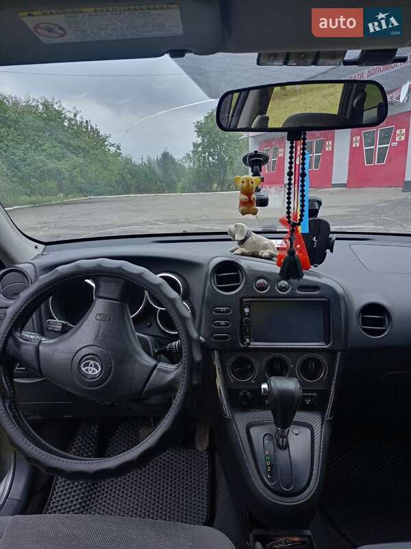 Хэтчбек Toyota Matrix 2004 в Джурине
