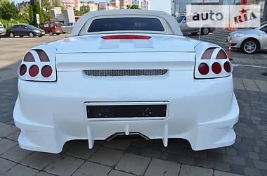 Кабриолет Toyota MR2 2000 в 