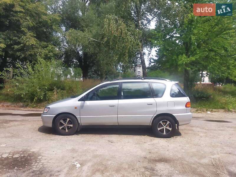 Мінівен Toyota Picnic 1998 в Львові