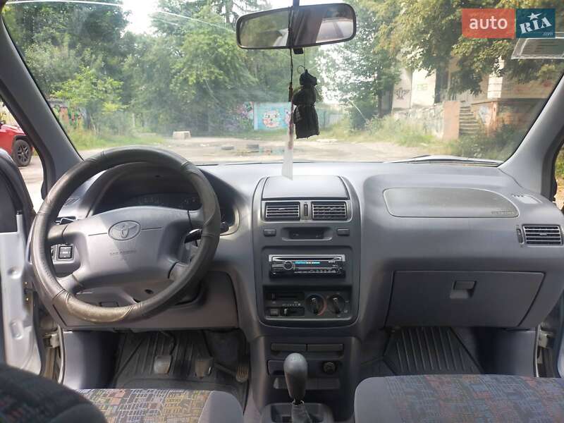 Мінівен Toyota Picnic 1998 в Львові