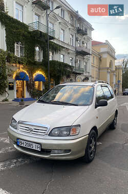 Минивэн Toyota Picnic 1997 в 