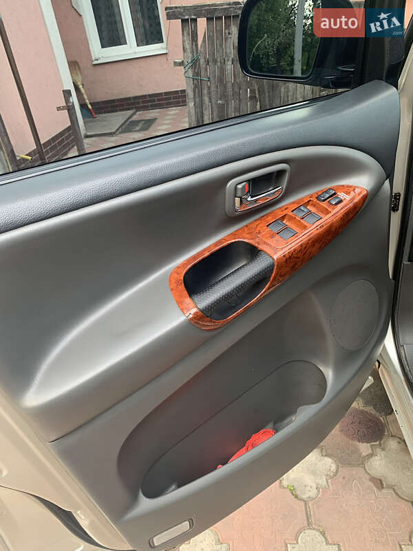 Минивэн Toyota Previa 2004 в Умани