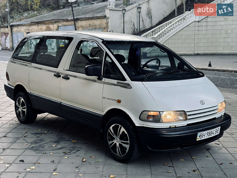 Минивэн Toyota Previa 1993 в Одессе