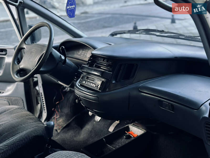 Минивэн Toyota Previa 1993 в Одессе