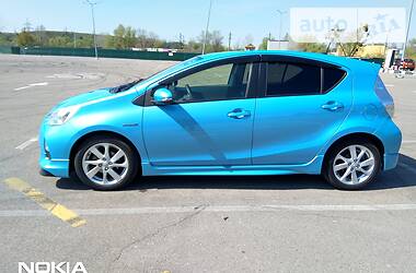 Хэтчбек Toyota Prius C 2013 в Киеве