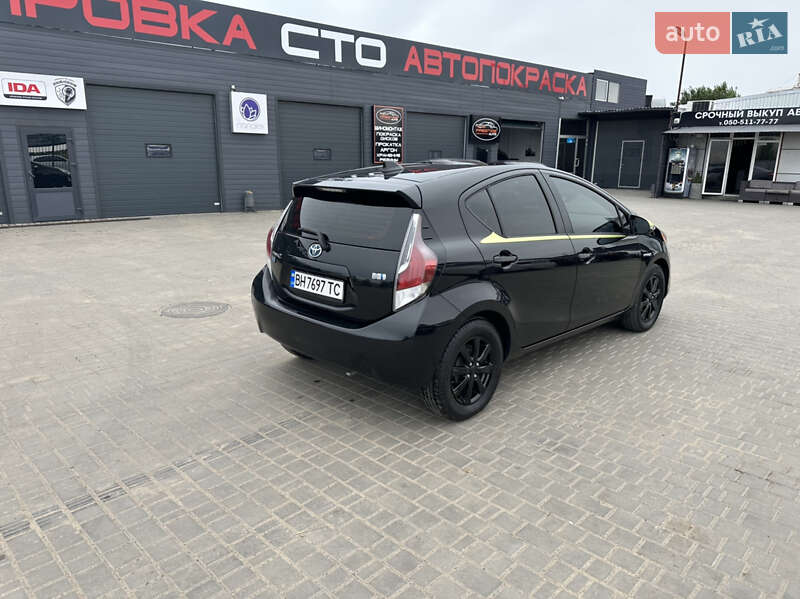 Хэтчбек Toyota Prius C 2015 в Одессе