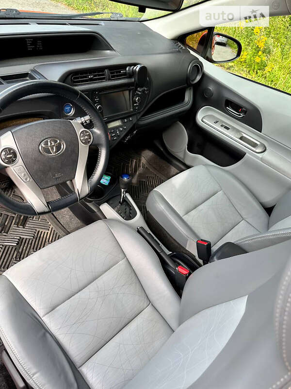 Хетчбек Toyota Prius C 2013 в Одесі фото 3 Хетчбек Toyota Prius C 2013 в Одесі