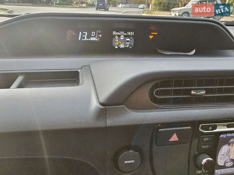 Хетчбек Toyota Prius C 2016 в Чернівцях