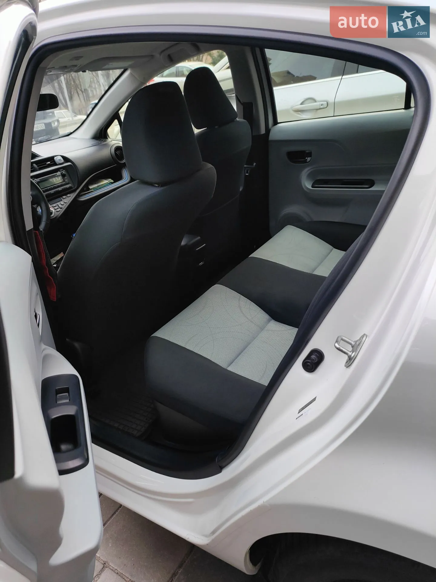 2013 Toyota Prius c - мініатюра 16