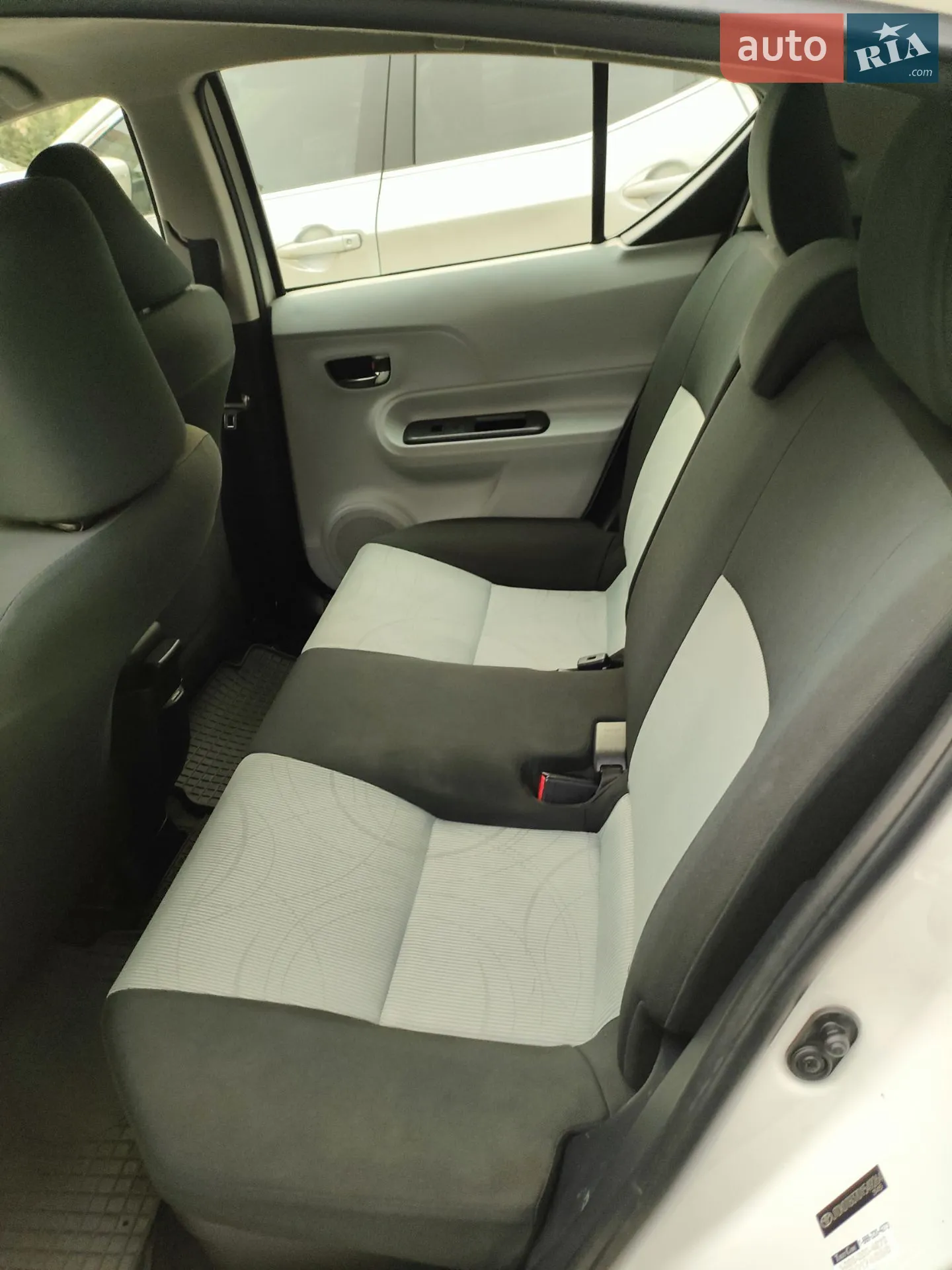 2013 Toyota Prius c - мініатюра 17