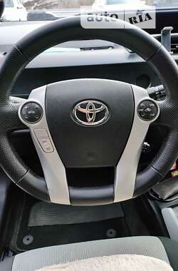 Хэтчбек Toyota Prius C 2013 в Днепре