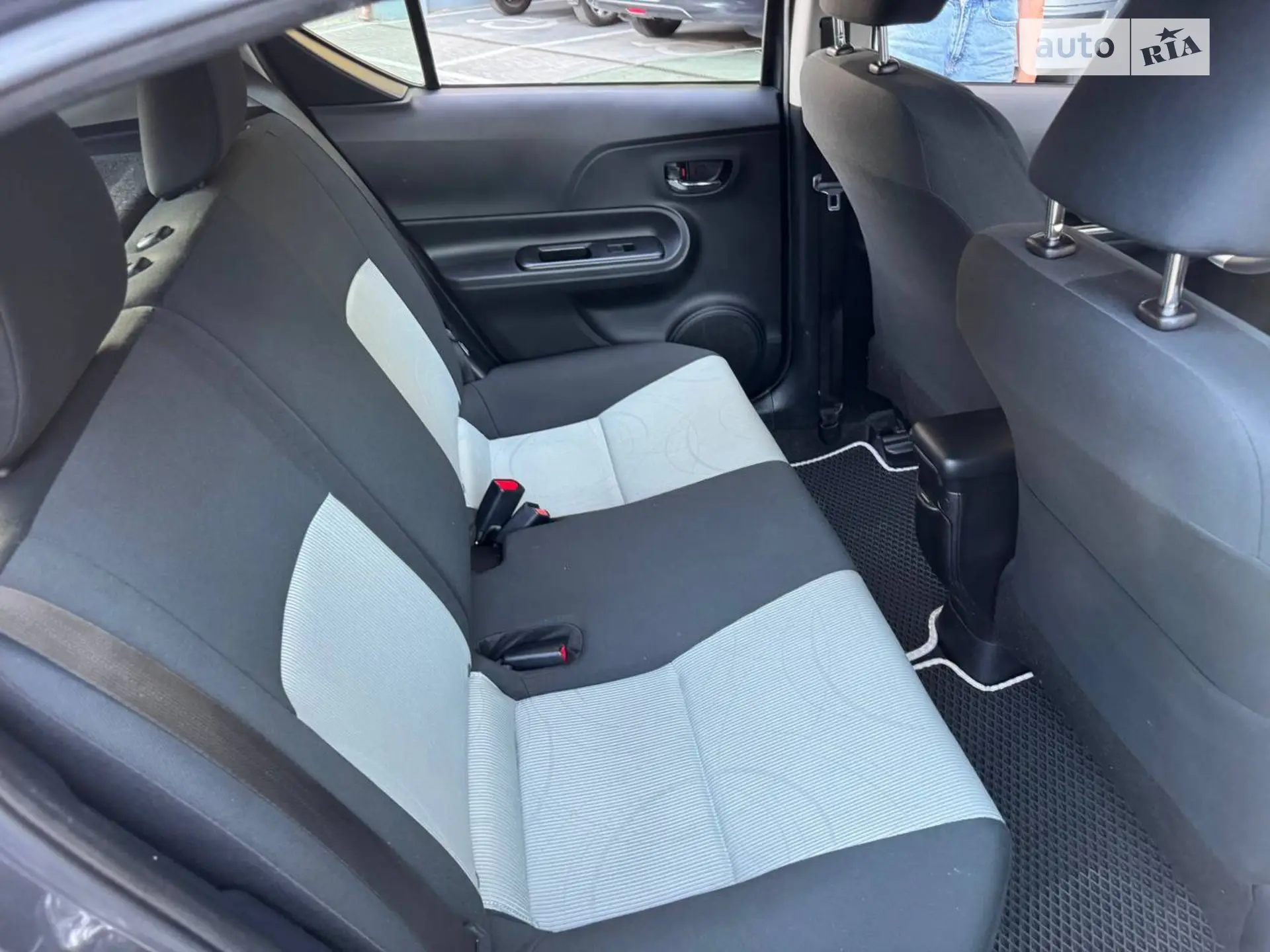 2015 Toyota Prius c - мініатюра 15