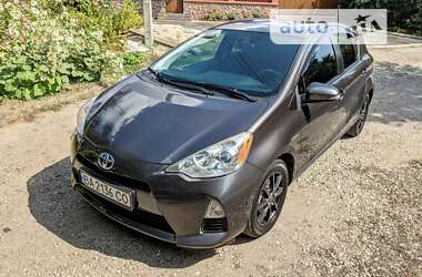 Хэтчбек Toyota Prius C 2014 в Кропивницком