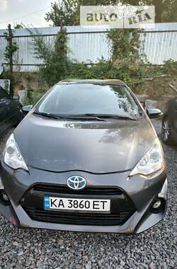 Хэтчбек Toyota Prius C 2016 в Киеве