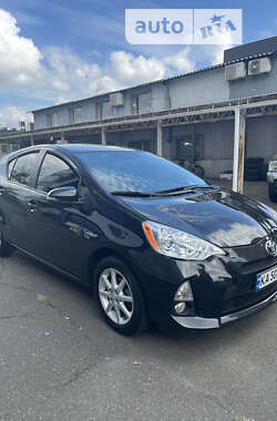 Хетчбек Toyota Prius C 2014 в Києві