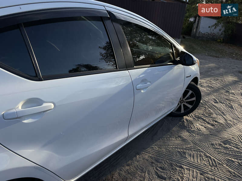 Хэтчбек Toyota Prius C 2014 в Полтаве