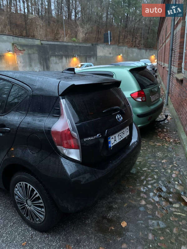 Хэтчбек Toyota Prius C 2016 в Умани