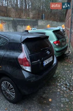 Хэтчбек Toyota Prius C 2016 в 