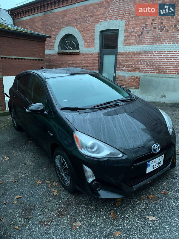 Хэтчбек Toyota Prius C 2016 в Умани