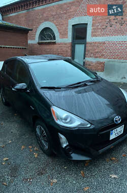 Хэтчбек Toyota Prius C 2016 в 