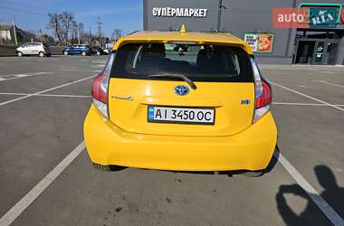 Хетчбек Toyota Prius C 2015 в 