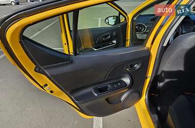 Хетчбек Toyota Prius C 2015 в 