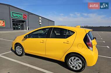 Хетчбек Toyota Prius C 2015 в 