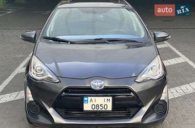 Хетчбек Toyota Prius C 2015 в 