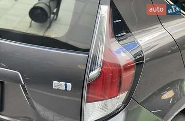 Хетчбек Toyota Prius C 2015 в 