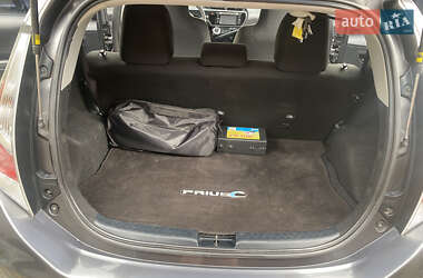 Хэтчбек Toyota Prius C 2016 в 
