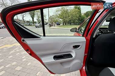 Хэтчбек Toyota Prius C 2012 в 