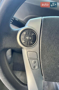 Хэтчбек Toyota Prius C 2013 в 