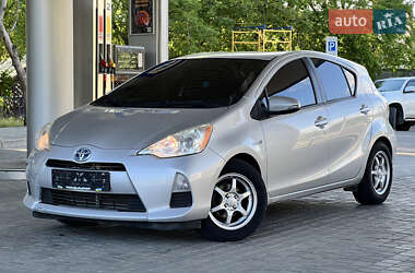 Хэтчбек Toyota Prius C 2013 в 