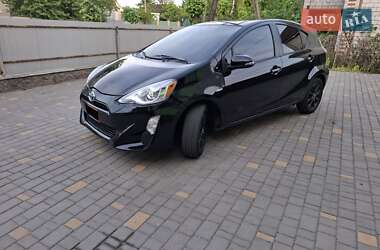 Хэтчбек Toyota Prius C 2016 в 
